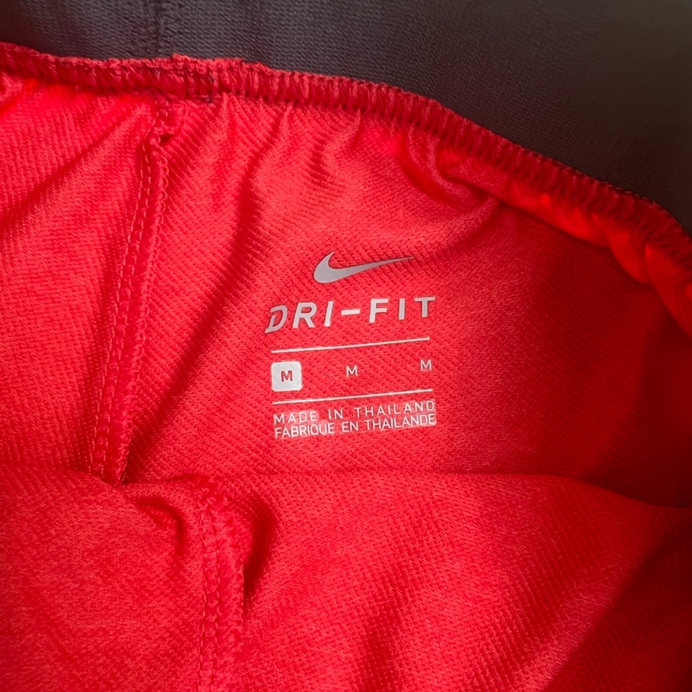 Girl Nike Dri-Fit shorts - Picture 3 of 5